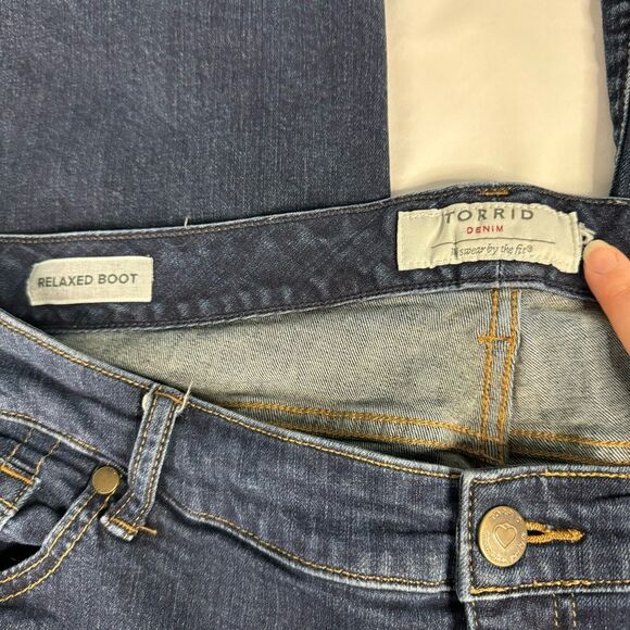 Torrid Jean Relaxed Boot Cut Size 18 SHORT? Dark Wash Zip Fly Stretch Mid Rise - Picture 5 of 10